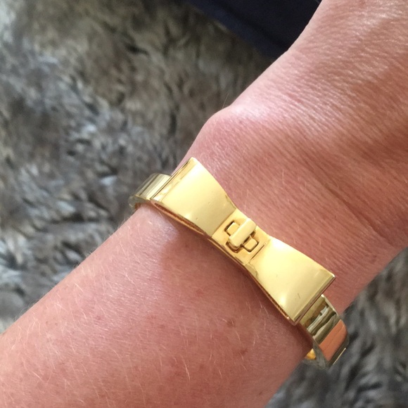 NWOT Kate Spade 12k gold plated hinged bow bangle - Picture 3 of 4